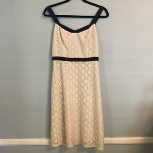 This is an Ann Taylor LOFT dress. It is a size 2 in petites.